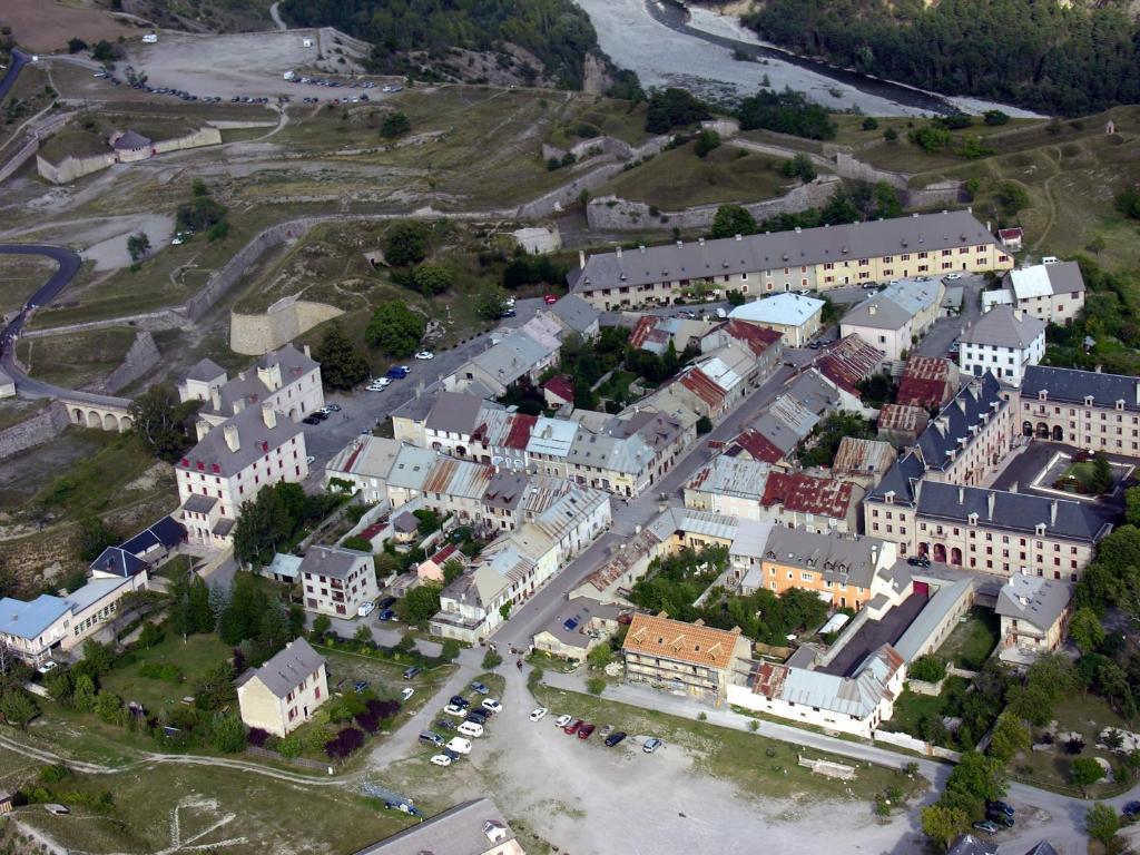 Le Rendez Vous De Vauban Gites & Spa Mont-Dauphin Exterior foto